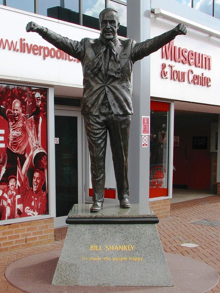 Bức tượng đài Bill Shankly bên ngoài Anfield